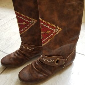 Bull Boxer Embroidered Boots